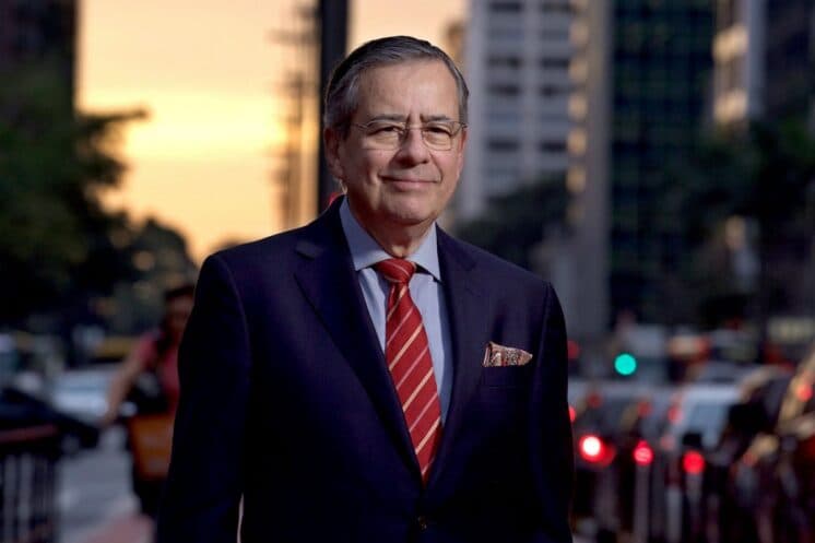 Apresentador da Record faz vídeo debochando do "Jornal Nacional"