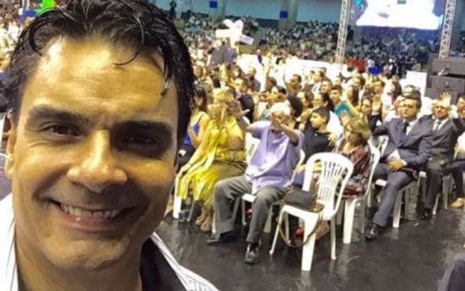Assassino da filha de Gloria Perez posta foto em igreja e recebe críticas