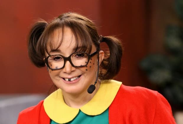 Atriz eterna de Chiquinha encontra morto na própria cama, conversa com ele e garante não ter enlouquecido