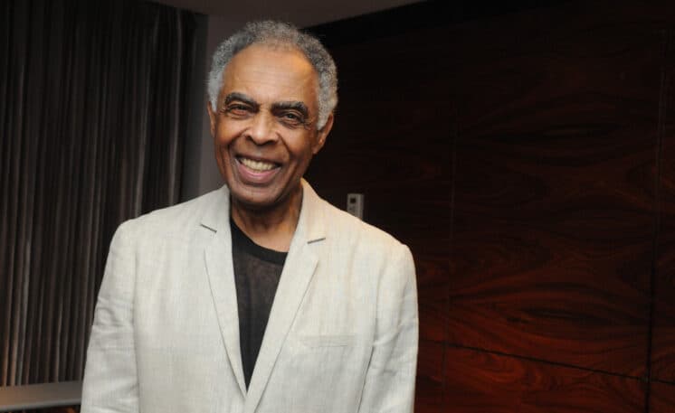 Gilberto Gil segue internado e previsão de alta é adiada