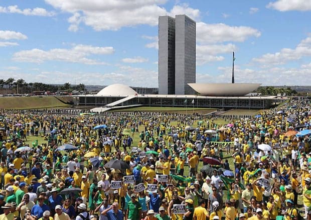 Jornalistas da Globo deixam folga para cobertura das manifestações