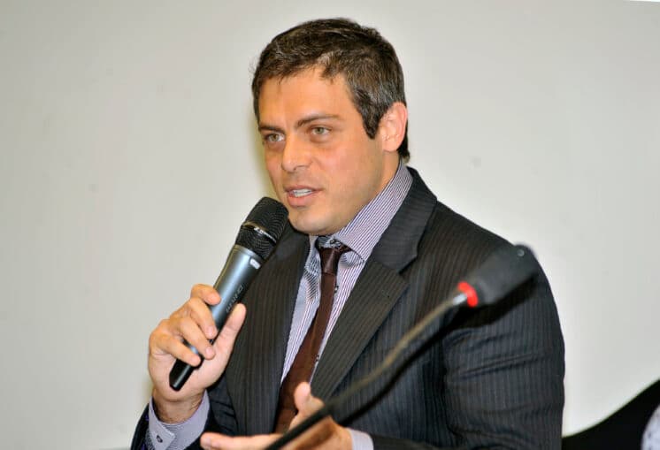 Luigi Baricelli deixa carreira de ator para fazer palestra sobre suplementos