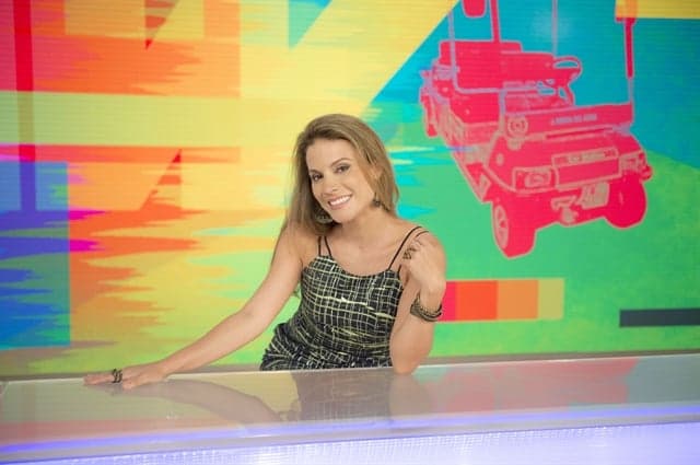 "Mandava mil cartas para a Globo pedindo emprego", diz nova apresentadora do "Vídeo Show"