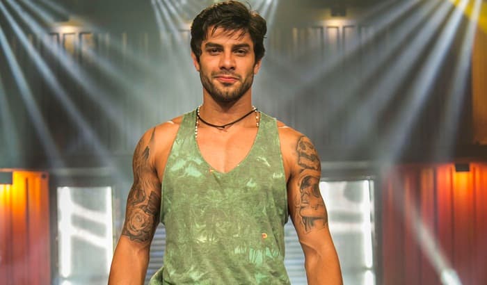 Ex-BBB Renan tenta emplacar campanha para ser ator da Globo e recebe críticas