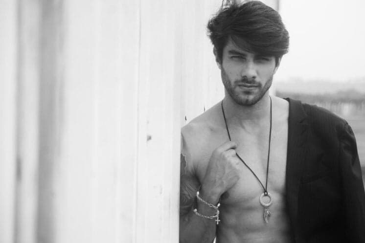 De família católica, Renan estampou campanha de terços religiosos antes de entrar no "BBB 16"