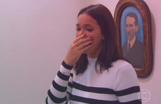 Bruna Marquezine chora ao 'revisitar o passado' em quadro do Caldeirão do Huck