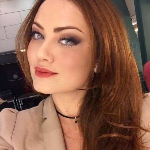 Ex-loira: Ellen Rocche muda o visual radicalmente para nova novela
