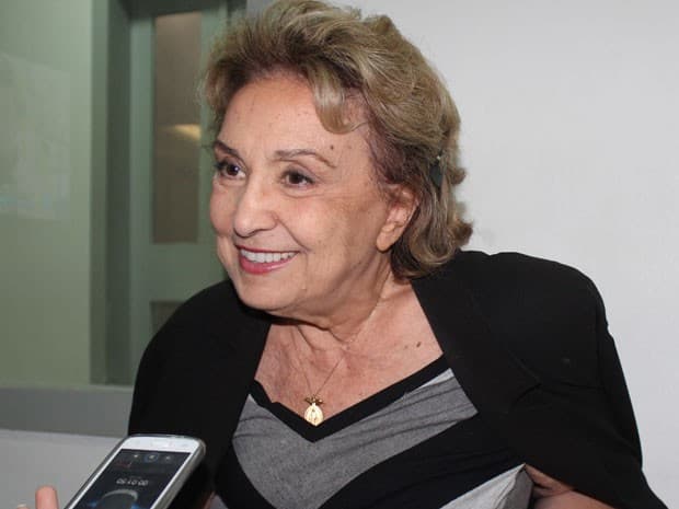 Filho de Eva Wilma garante: "Ela está bem melhor"