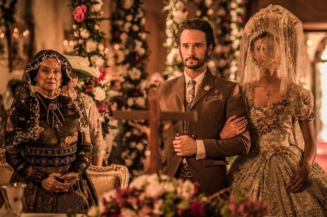 "Velho Chico": Encarnação quase enlouquece ao saber de casamento forçado de Afrânio