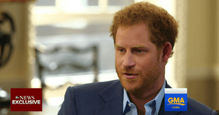 Príncipe Harry visita o Nepal e conhece sobreviventes do terremoto