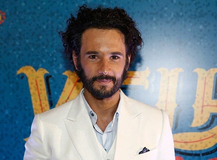 Rodrigo Santoro dá piti em festa de "Velho Chico" e esnoba Brasil