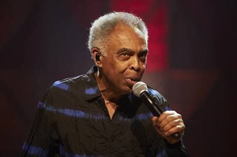 Após internação, Gilberto Gil recebe alta