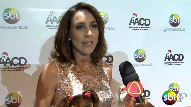 Cynthia Benini defende polêmico jornal que apresentou no SBT e dispara: “Hoje existem coisas mais bizarras”