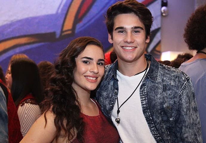 Após separação, Nicolas Prattes e Lívian Aragão têm clima amistoso nos bastidores de "Malhação"