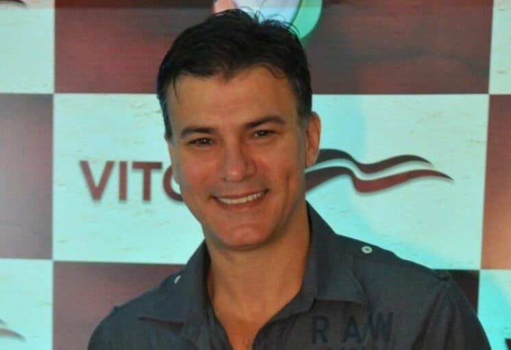 Leonardo Vieira fica irreconhecível para gravar "Os Dez Mandamentos"; veja!