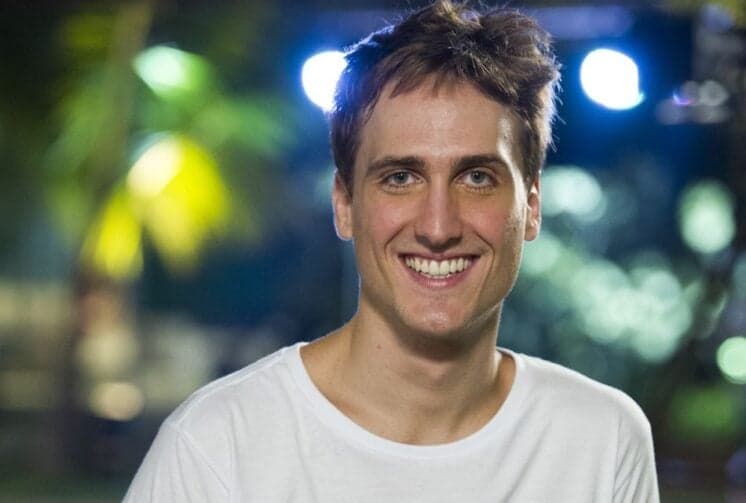Depois de "Babilônia", Igor Angelkorte será milionário na minissérie "Nada Será Como Antes"
