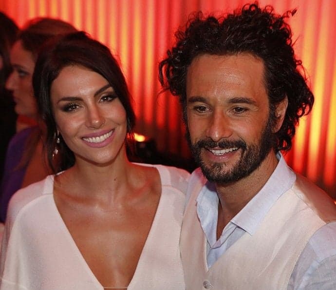 Namorada de Rodrigo Santoro não tem ciúmes de cenas quentes: "Espero que faça bem"