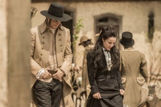 Mateus Solano e Andreia Horta acabam se machucando em "Liberdade, Liberdade"