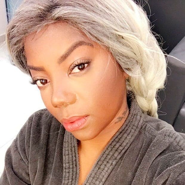 Ludmilla usa peruca platinada e brinca: "Frozen"