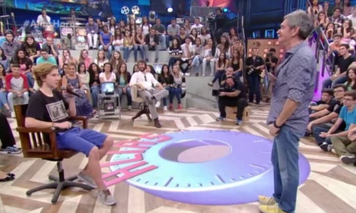 Filho de casal gay rebate jovem durante o "Altas Horas"