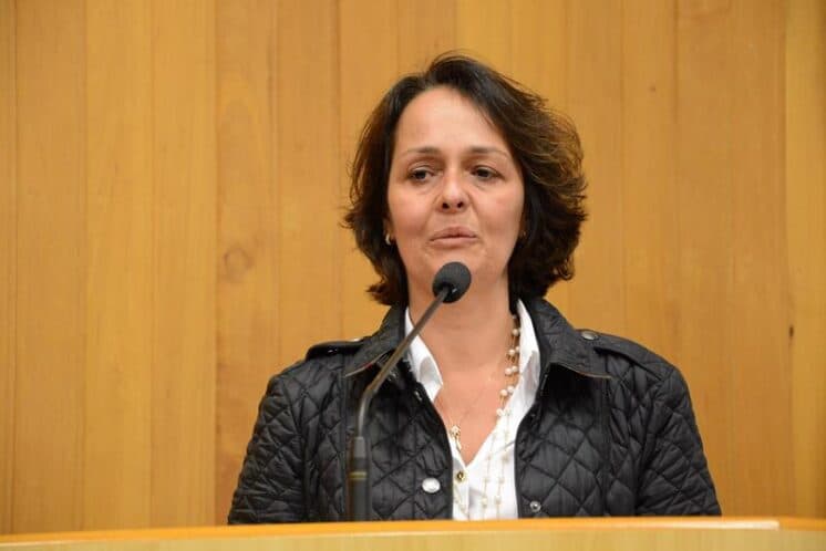 Filha de Benedito Ruy Barbosa se prepara para estrear em projeto solo na Globo