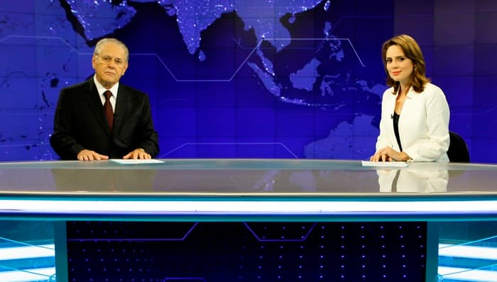 SBT erra e vaza bastidor do "SBT Brasil" durante exibição do "Chaves"; assista