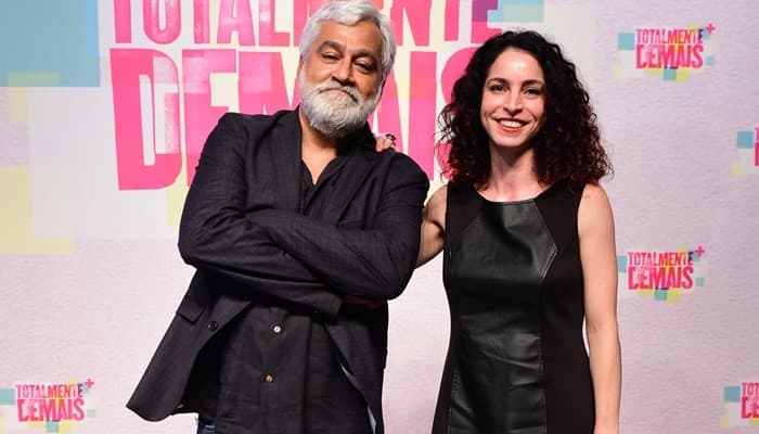 Autores de "Totalmente Demais" celebram sucesso da novela