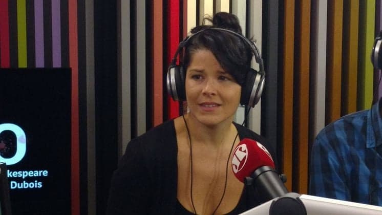Samara Felippo protagoniza barraco com outra atriz em baile funk