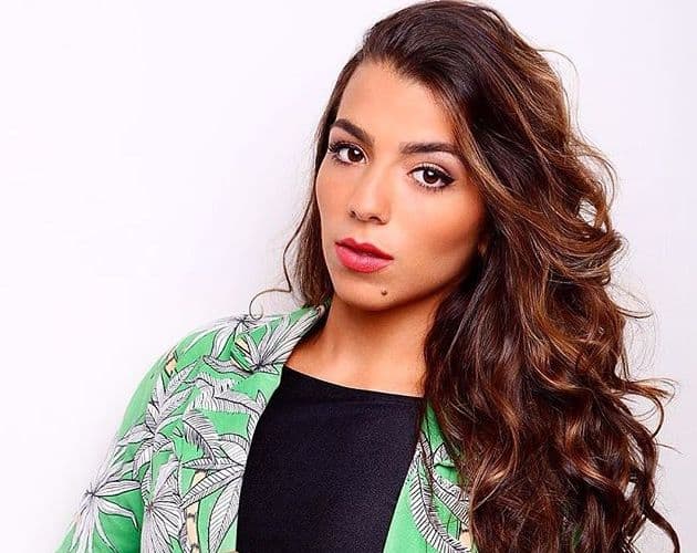 Petra Mattar posta foto usando fralda: "uso muito na balada e nem preciso de shortinho"