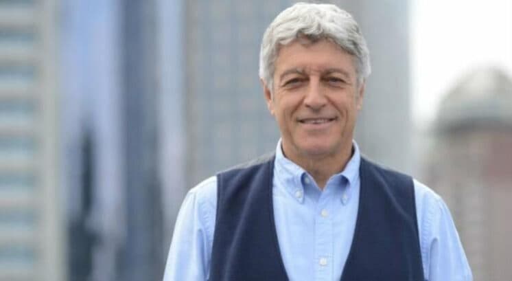Caco Barcellos comenta primeira vez na TV: "Eu nunca tinha vestido um paletó"