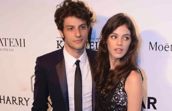 Laura Neiva e Chay Suede terminam namoro de 1 ano e meio