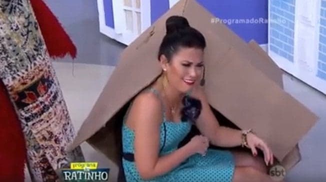Ratinho agride funcionária ao vivo e causa polêmica nas redes sociais