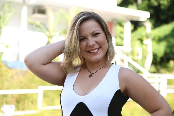 Ex-BBB Cacau realiza ensaio após perder 10kg