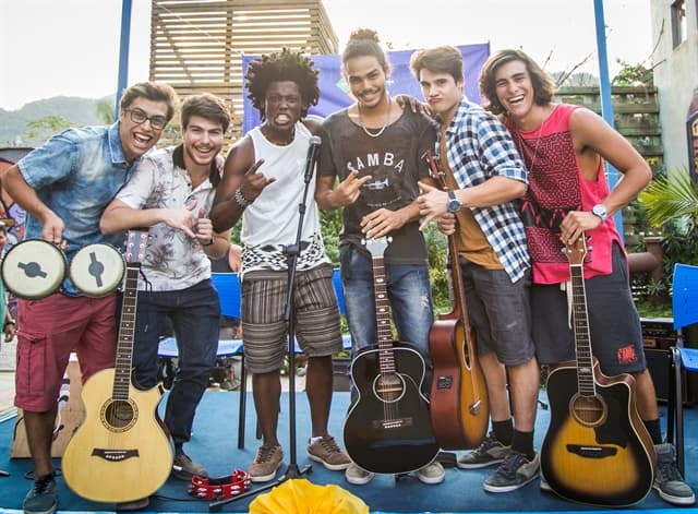 Elenco de "Malhação" grava sequência do retorno de Pedro