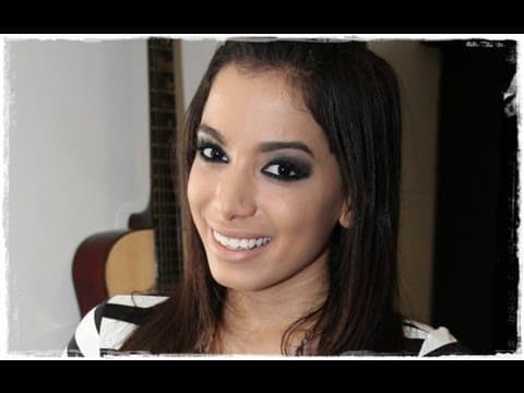 Anitta aproveita polêmica do "bocão" e lança linha de batons