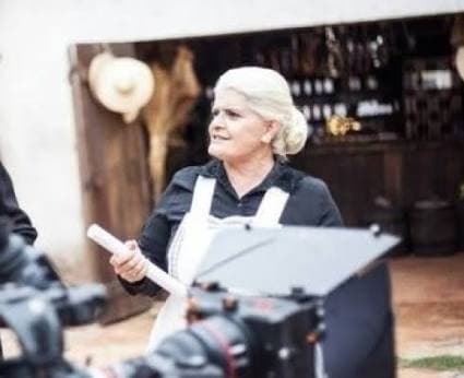 Adiamento de "Escrava Mãe" faz atriz Jussara Freire reclamar