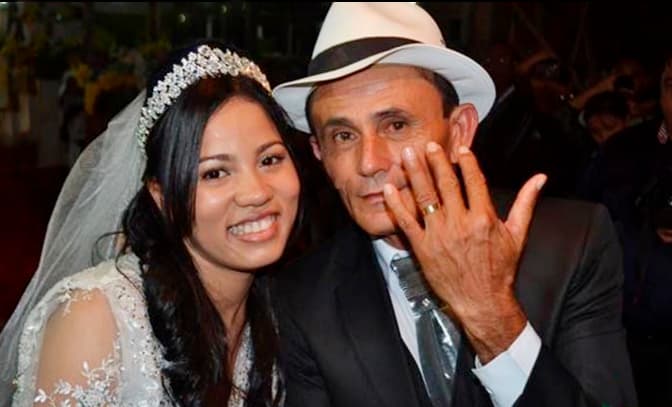 Cantora "Stefhany Absoluta" está grávida de seu marido, 26 anos mais velho