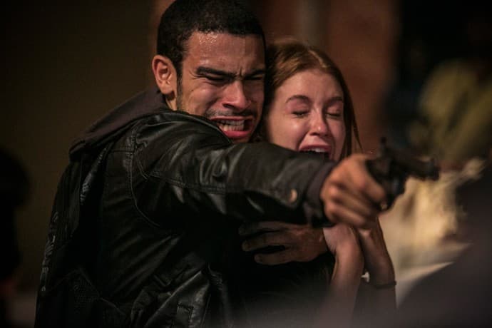 "Totalmente Demais": Jacaré atira em Sofia e leva Eliza como refém