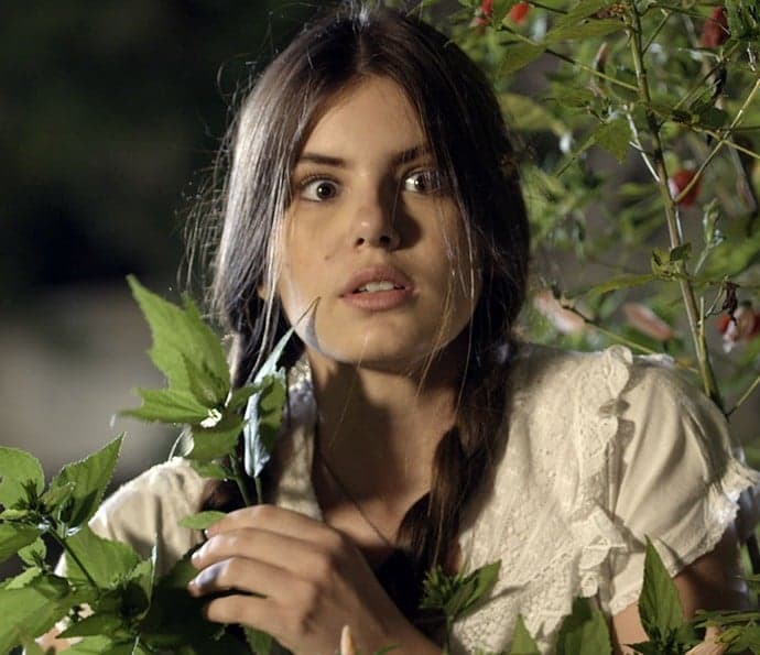 "Dói deixar a Mafalda", diz Camila Queiroz sobre personagem em "Êta Mundo Bom!"