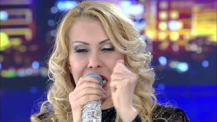 Após críticas contra Joelma, Ratinho recebe a cantora em seu programa