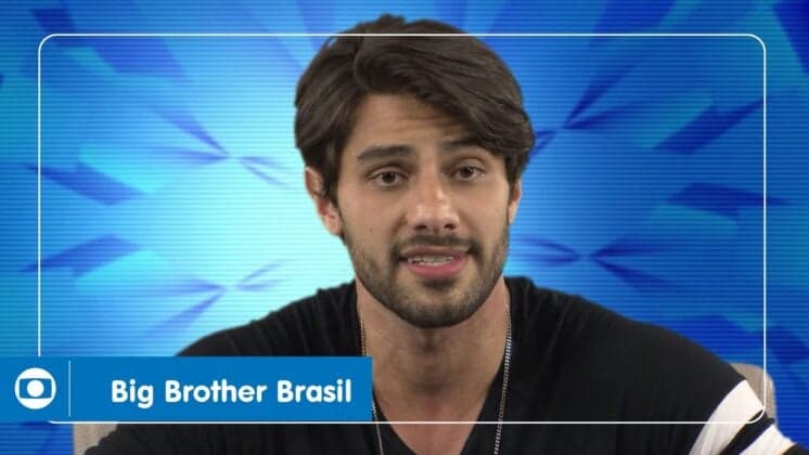 Ex-BBB Renan está morando com mulher, e planeja casar e ter filhos