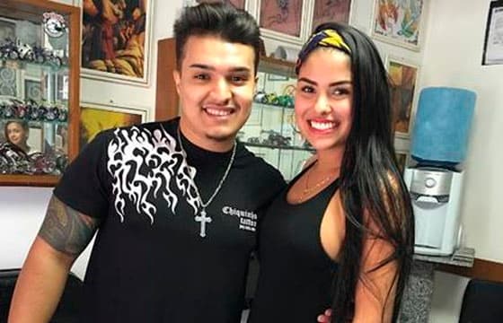 Ex-BBB Munik posta foto com amigo e ex se revolta: "Não passa de p***”