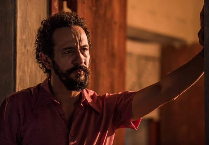 Irandhir Santos diz ter se inspirado em carrancas para compor personagem em “Velho Chico”