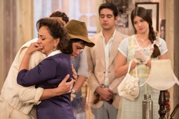 Walcyr Carrasco fala sobre "Eta Mundo Bom" e diz que chorou com cena de reencontro