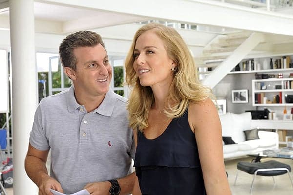 De tão extensa, mansão de Luciano Huck e Angélica tem até carrinho elétrico