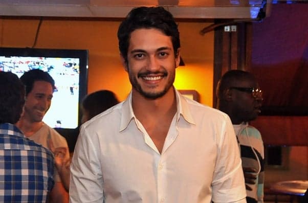 Raphael Viana é o novo contratado da Record para "A Terra Prometida"