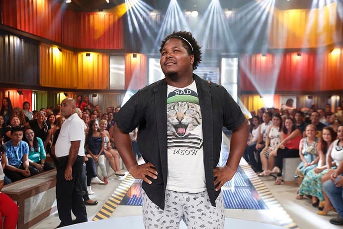 "BBB 16": "Eu a faria extremamente feliz", diz Ronan sobre Munik