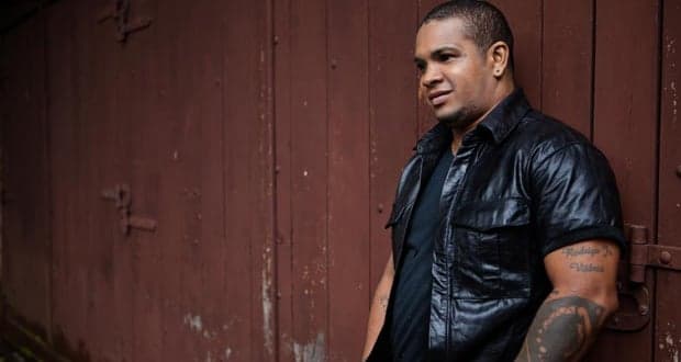 Cantor Rodriguinho deixa o grupo "Os Travessos"