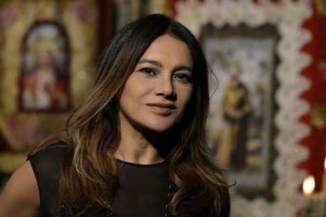 "É muito difícil no nosso corpo", diz Dira Paes ao comentar gravidez após 40 anos