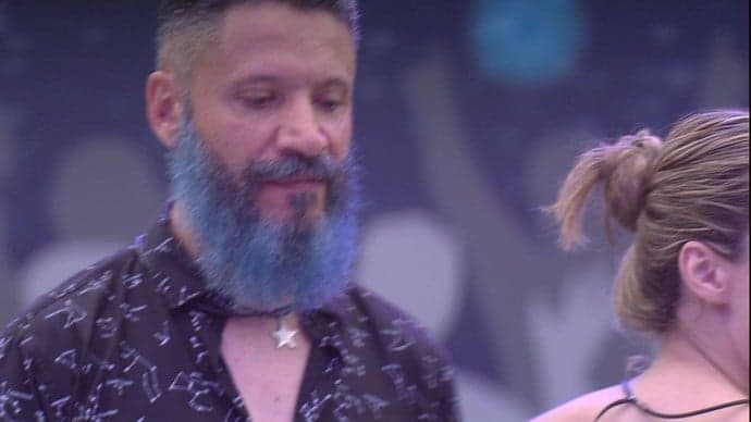 Em vídeo, ex-BBB Laércio é levado preso e tenta esconder o rosto; assista!